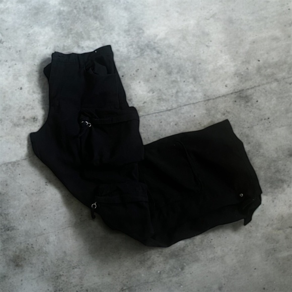 Zara Black Multi-Pocket Cargo Pants - Picture 2 of 4